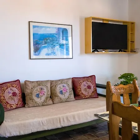 Jokasta & Erato Villa *