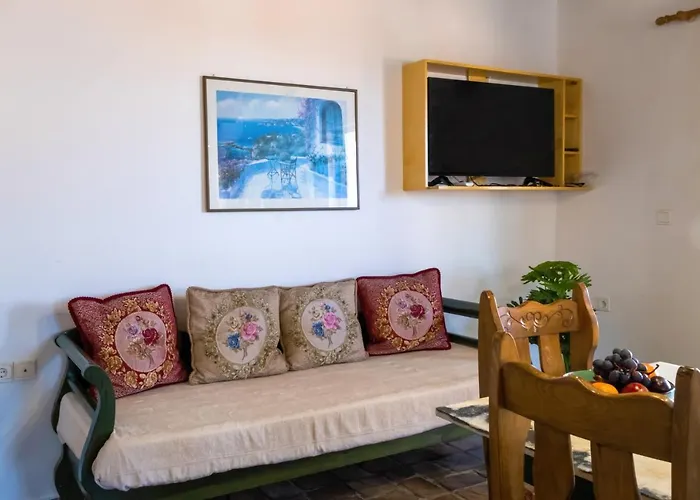 Jokasta & Erato Villa *