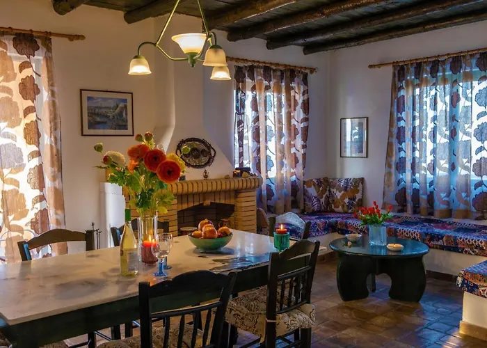 Jokasta & Erato Villa