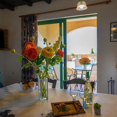 Jokasta & Erato 빌라