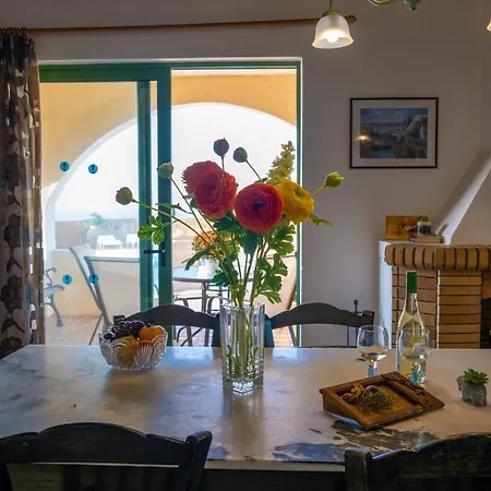 Jokasta & Erato Βίλα